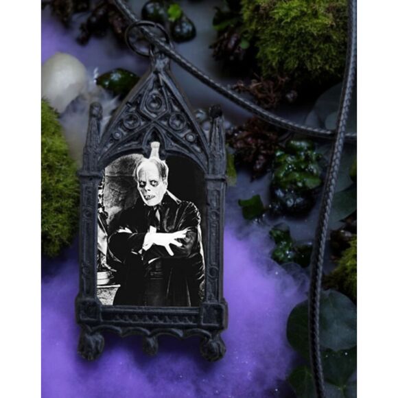 Phantom of the Opera Pendant - Horror Movie Monster Memorabilia Gothic Necklace - Picture 1 of 3